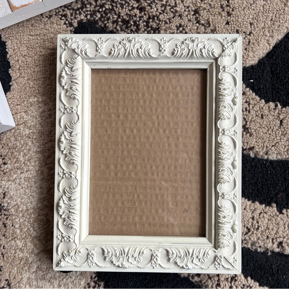 Elegant White Photo Frame Set - Picture 5 of 6